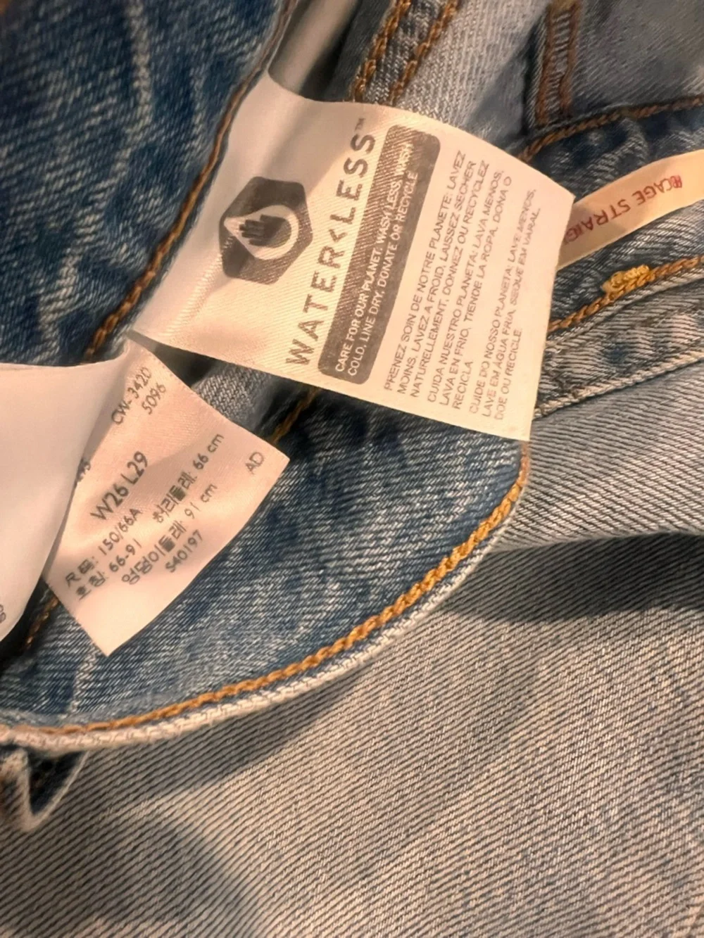 Levi's woman’s straight ribcage jeans 26 - Picture 6 of 6